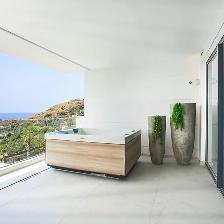 Luxury With Jacuzzi Apartmán